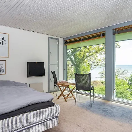 6 Person In Bjert-by Traum * Bjert Strand